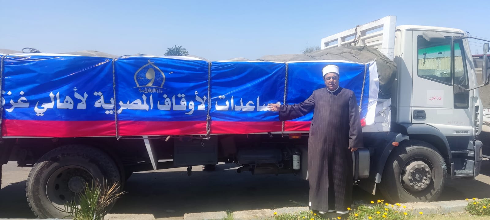 قافلة مساعدات قبل دخولها قطاع غزة من وزارة الأوقاف (2)